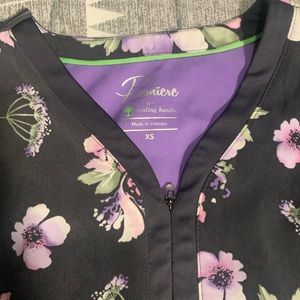 Cute floral scrub top!